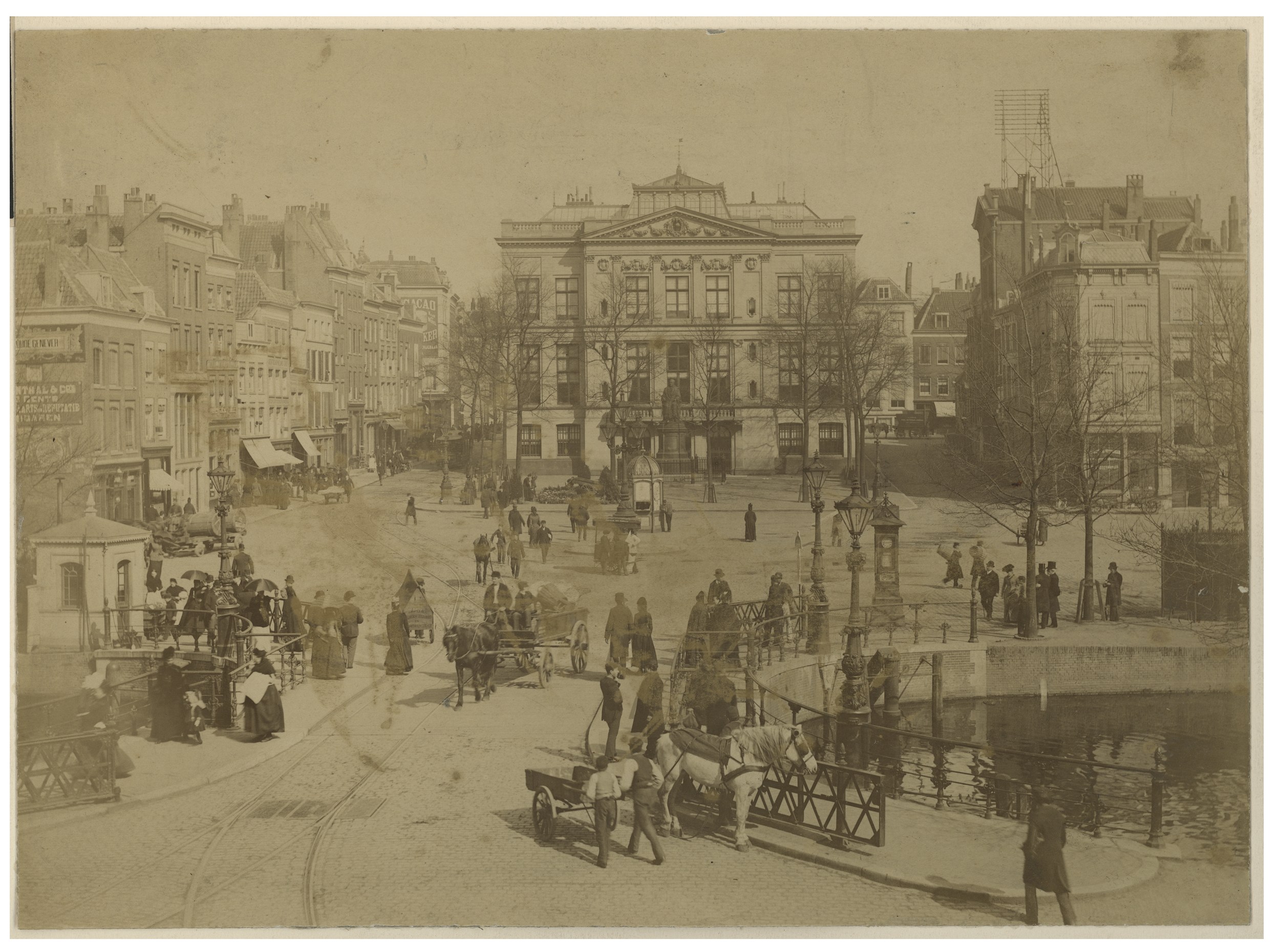 De Coolvest/Coolsingel-plein met paardentram, Rotterdam (photograph, c.1890-1900)
