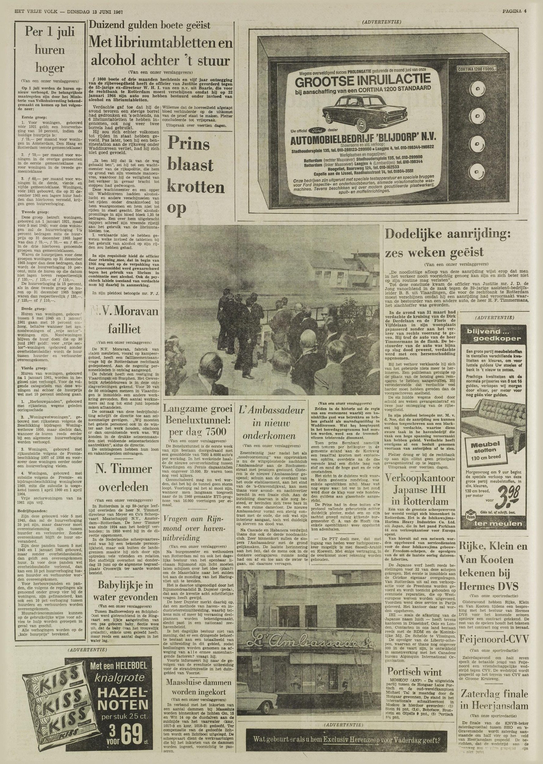 Het Vrije Volk 13-06-1967 — 'L'Ambassadeur in nieuw onderkomen' (Rochussenstraat noodnachtclub demolished)