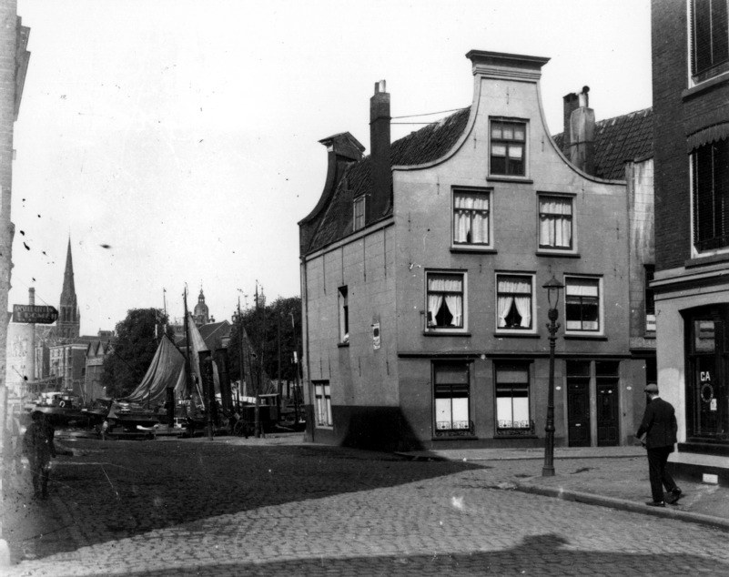 Stadsarchief Rotterdam Beeldbank — Eenhoornstraat (the van Duffelen–Kaleveld family's home street, Leuvehaven, central Rotterdam; destroyed 1940)