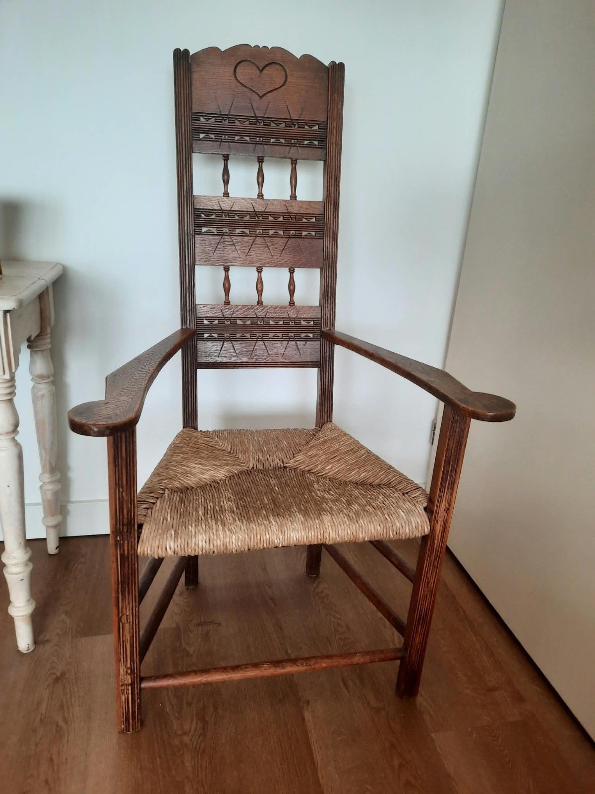 Oak armchair with a crest rail pierced with a heart, said to be made in the factory. Collectie familie Eland-Pelt (via a living person, private)