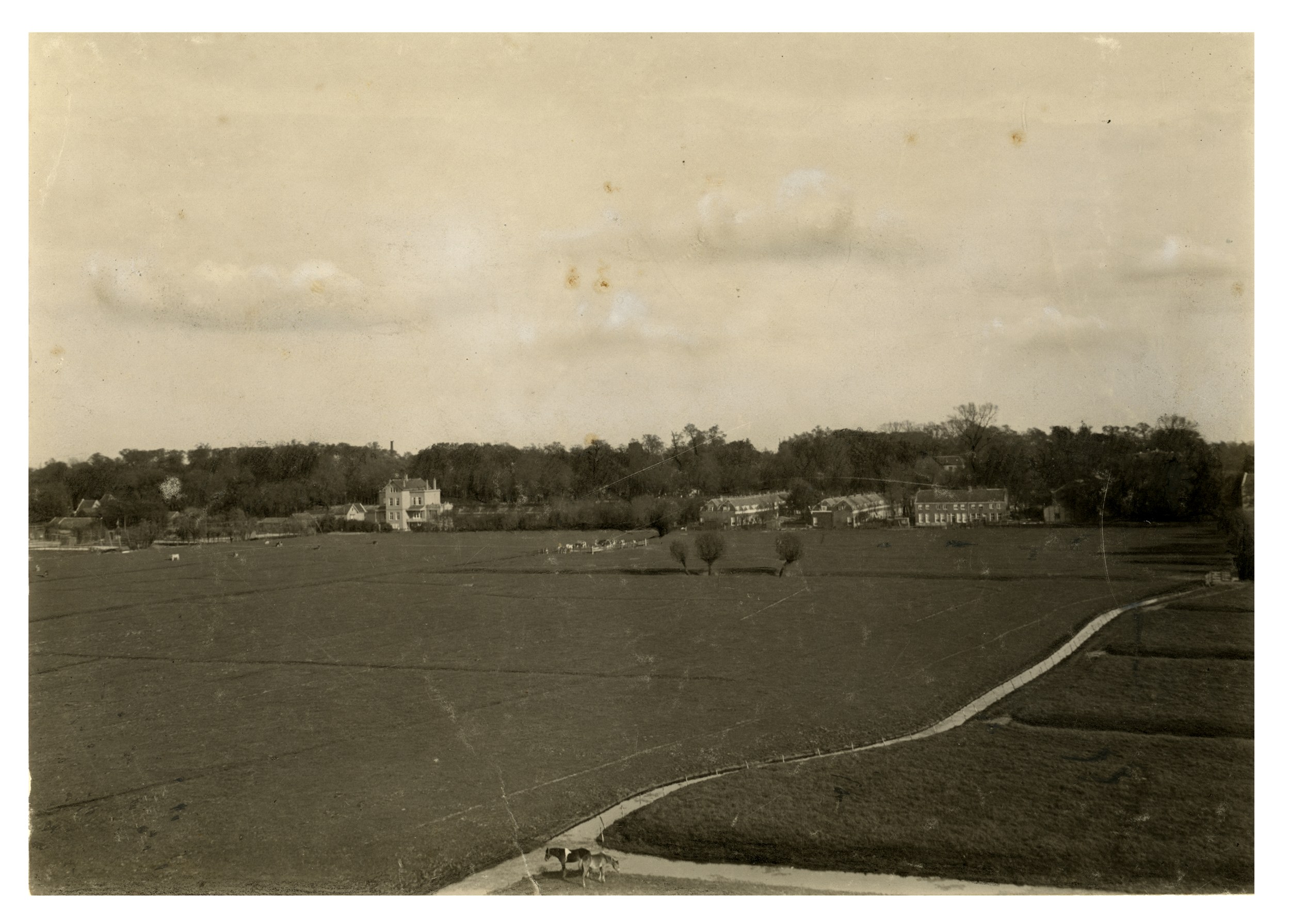 Gezicht vanuit een huis aan de 's-Gravendijkwal hoek Rochussenstraat over het Land van Hoboken (14 mei 1909)