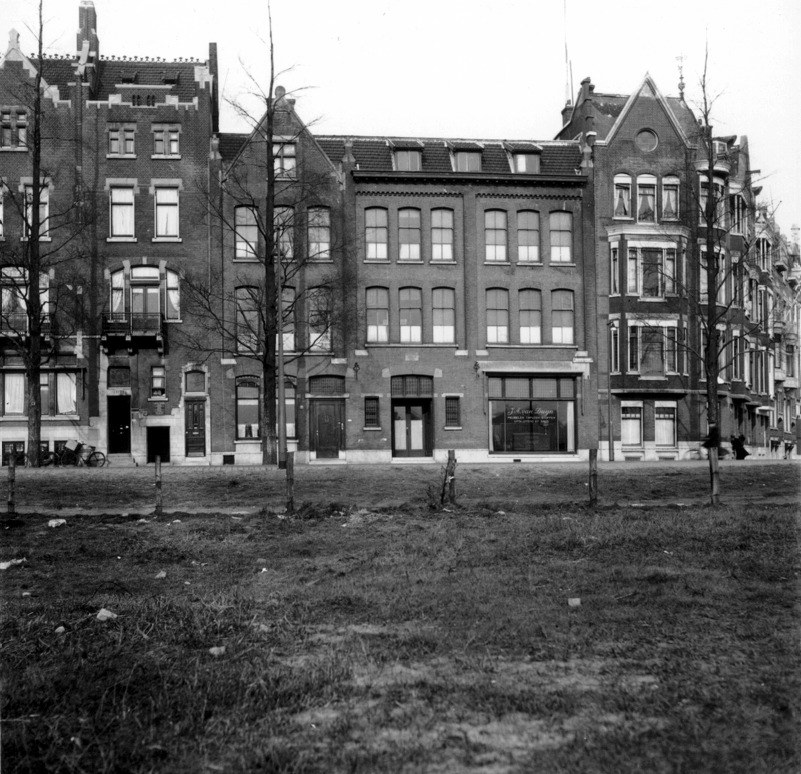 Rochussenstraat frontage with Van Duyn showroom, filename 1937