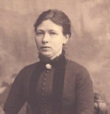 Jacoba Anna Muijser (1860–1941), wife of the founder Cornelis Pelt, as a young woman. Courtesy of the Pelt family via Geneanet.