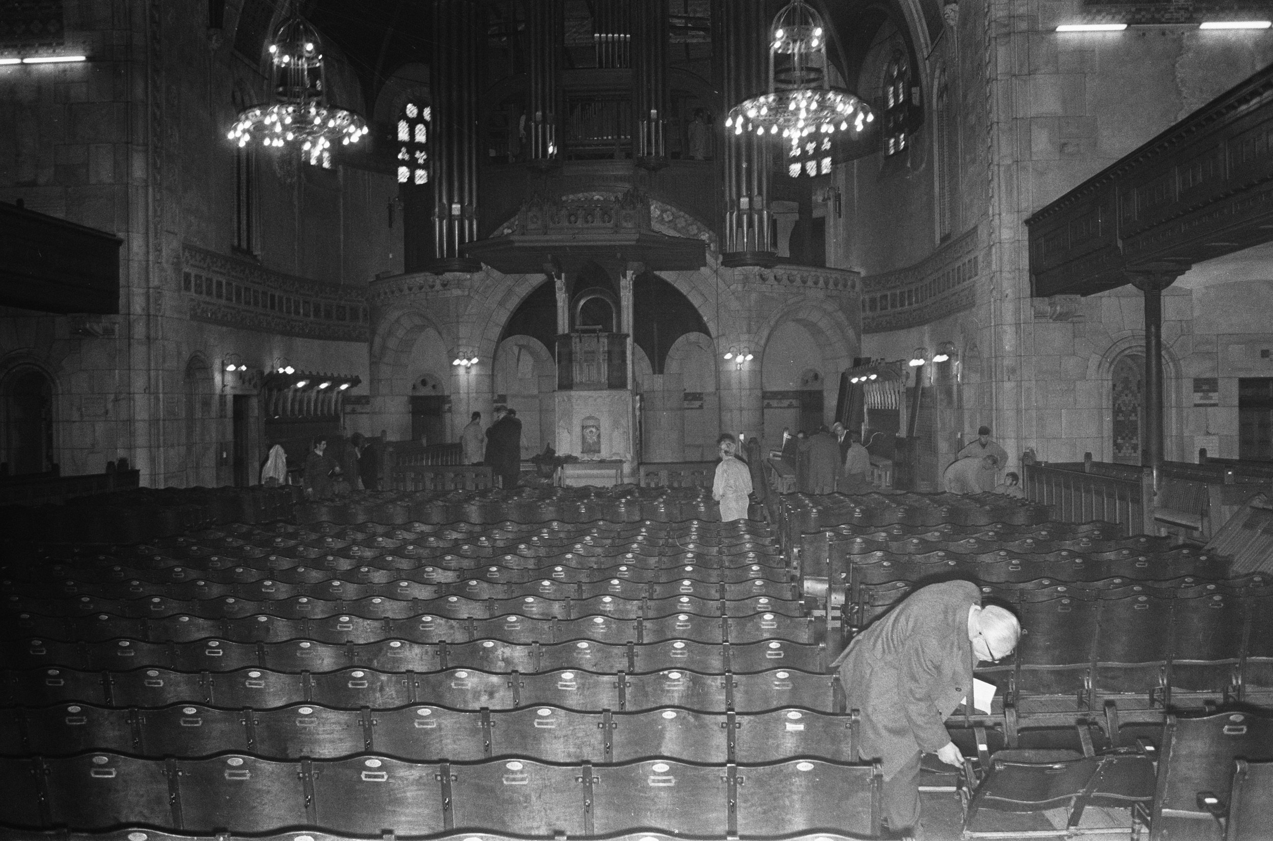 The Koninginnekerk being stripped before demolition, January 1972. Photo: Hans Peters / Anefo, Nationaal Archief, CC0.